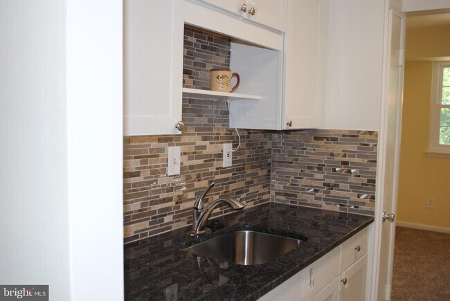 Foto del edificio - 7093 Spring Garden Dr