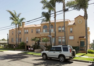 Building Photo - Thornburn Apartments