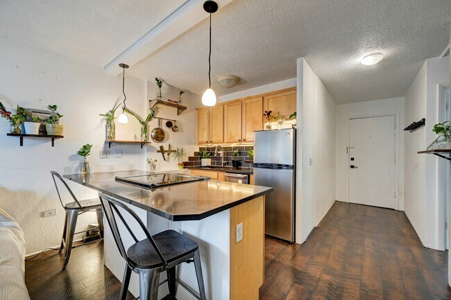 Foto del edificio - 909 Logan St