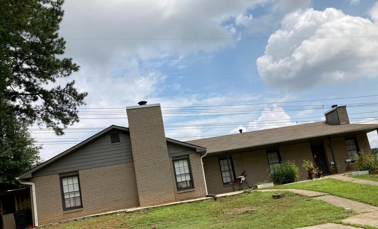 Building Photo - 2093 Huddersfield Way