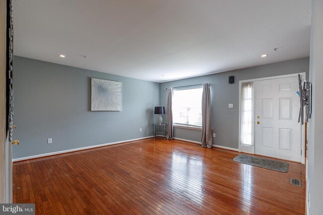 Building Photo - 837 Purple Martin Ct