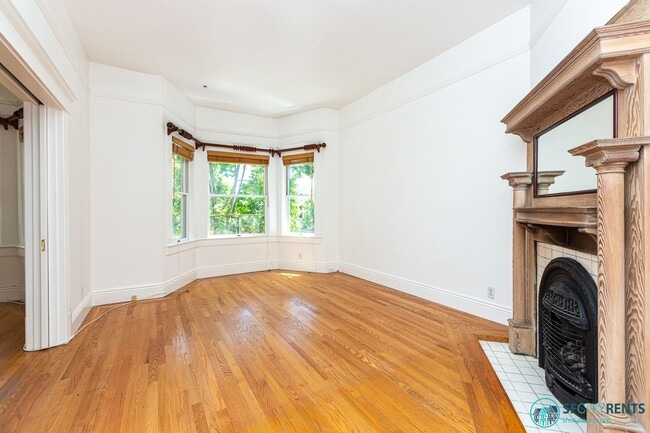 Building Photo - Mission District: Top Floor Flat Above Blondie's Bar w/ Formal Dining Room & W/D in unit