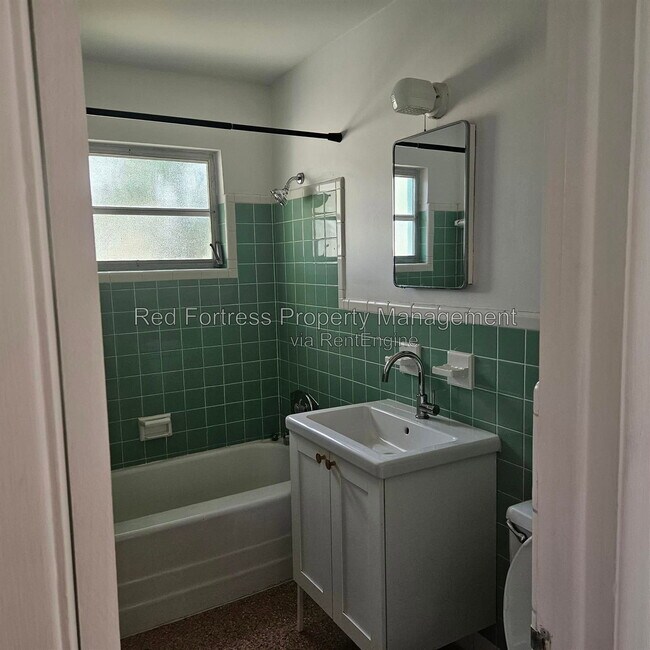 Foto del edificio - 1531 Grace Ave