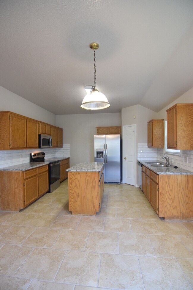 Building Photo - 4202 Maid Marian Cir