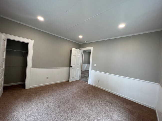 Foto del edificio - MOVE-IN READY!