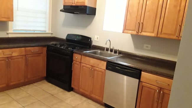 Kitchen - 6321 S Drexel Ave