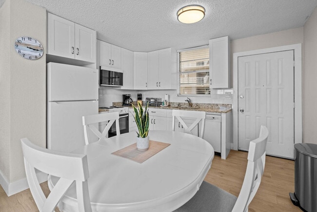 Foto del edificio - 5800 Bonita Beach Rd SW