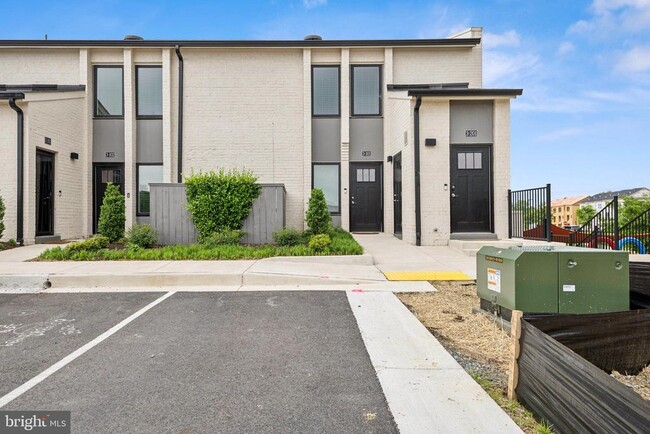 Building Photo - 19520 Village Walk Dr