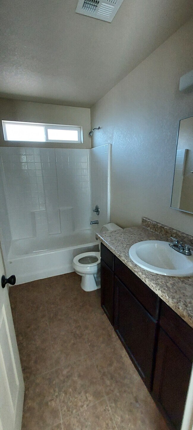 Foto del edificio - 7031 E 38th St