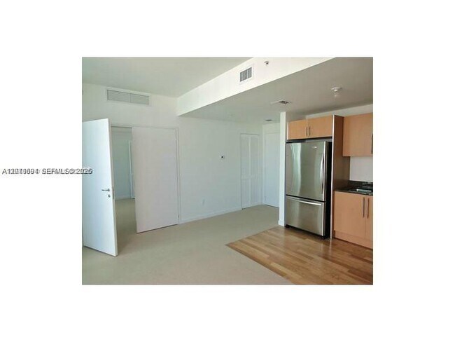 Foto del edificio - 300 S Biscayne Blvd