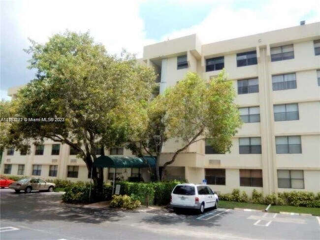 Building Photo - 2401 Riverside Dr