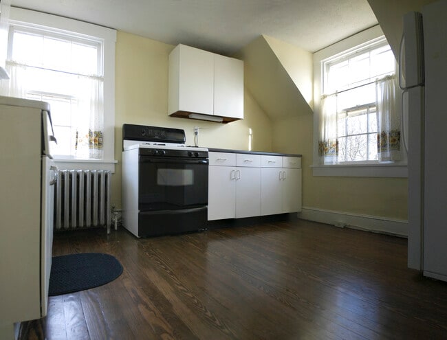 Kitchen - 47 Winchester St