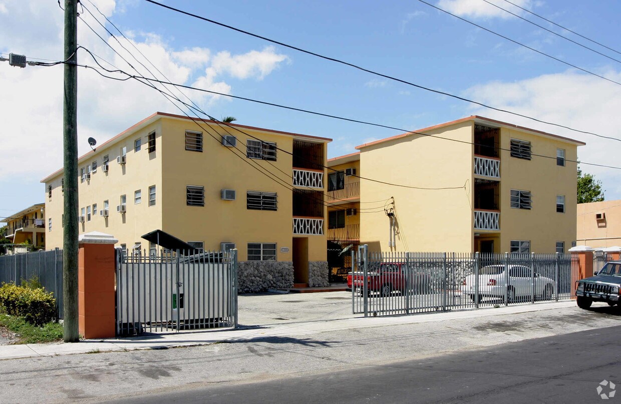 Building Photo - 1620 NW 4th St