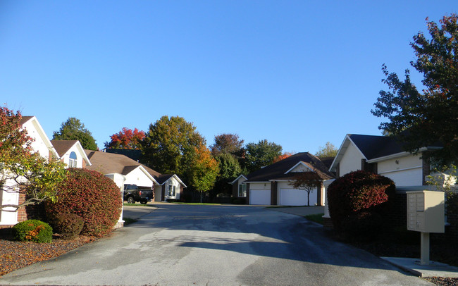 Building Photo - Deerfield Villas