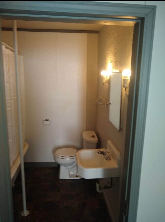 Foto del edificio - $795 - 2 bed 1 bath - Single Family Home