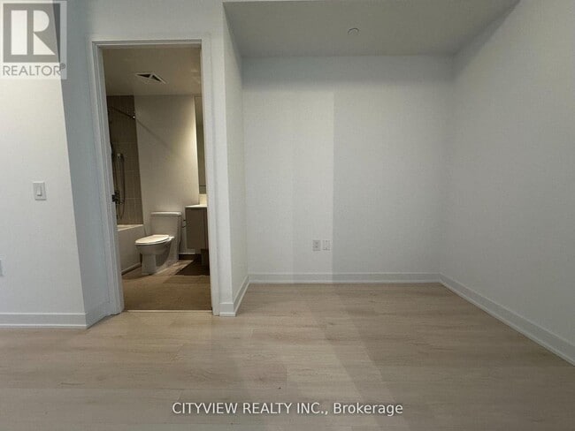 Photo du bâtiment - 3900 Confederation Pkwy