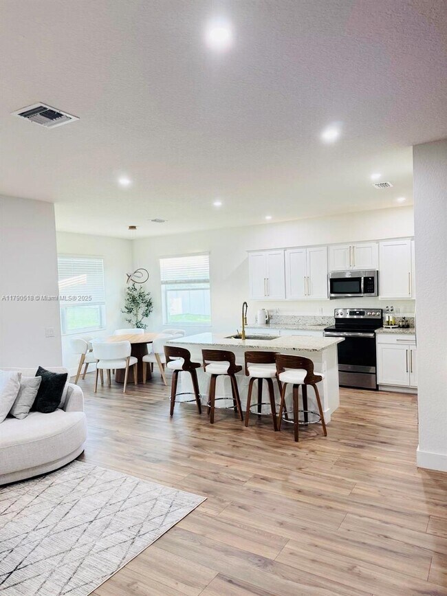 Foto del edificio - 7935 NW Greenbank Cir