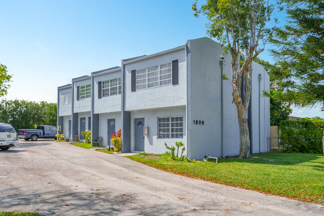 Building Photo - Vista Townhomes