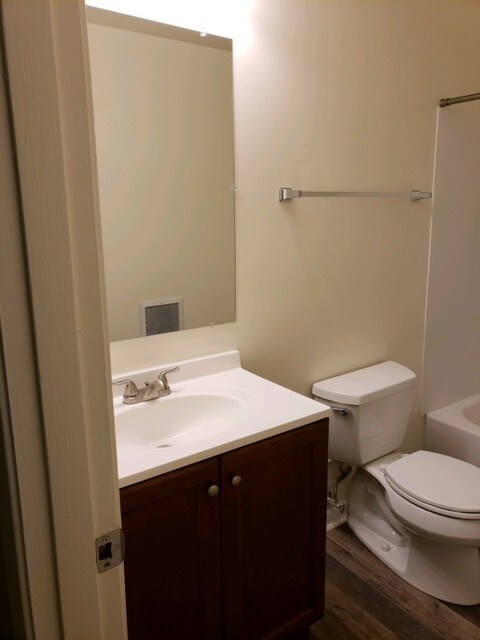 Foto del edificio - 302-301 Broce Dr