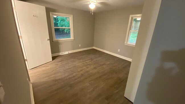 Foto del edificio - 8733 Starlight Ln