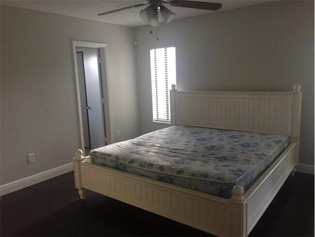 Foto del edificio - 4135 Bay Laurel Way