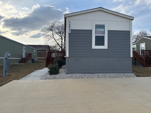 Building Photo - 15927 S Flores Rd