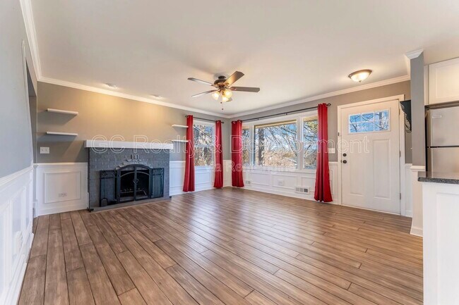 Foto del edificio - 215 Indian Trail