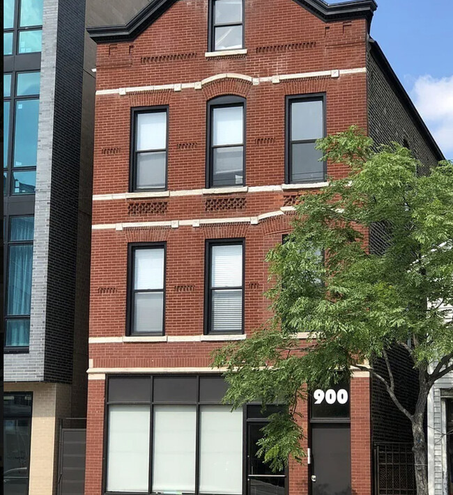 Building Photo - 900 N Ashland Ave