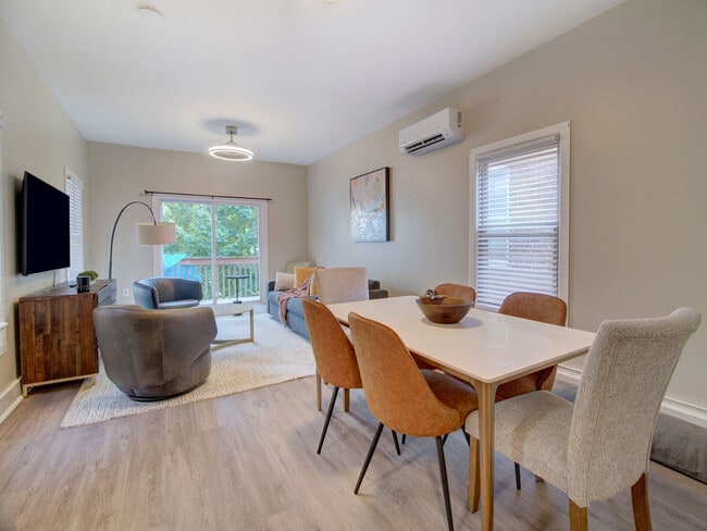 Building Photo - 24 Britton St