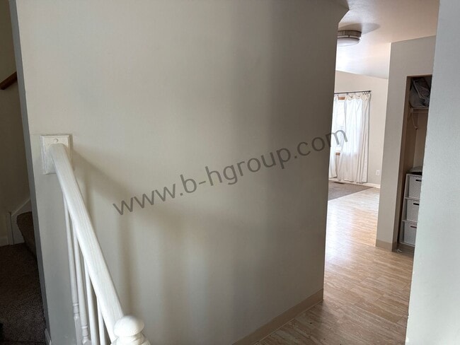 Building Photo - Rare Find!