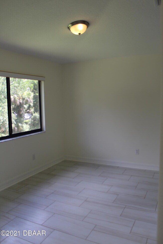 Building Photo - 129 Blue Heron Dr