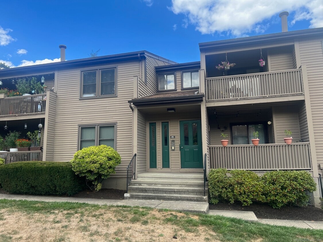 Building Photo - 495 Vincelette St