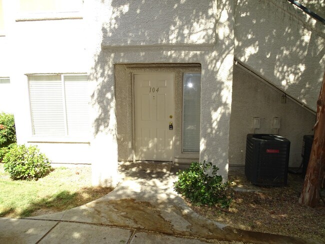 Building Photo - Centrally Located 2 bedroom Condo