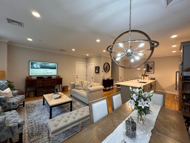 Building Photo - 31 Orleans St