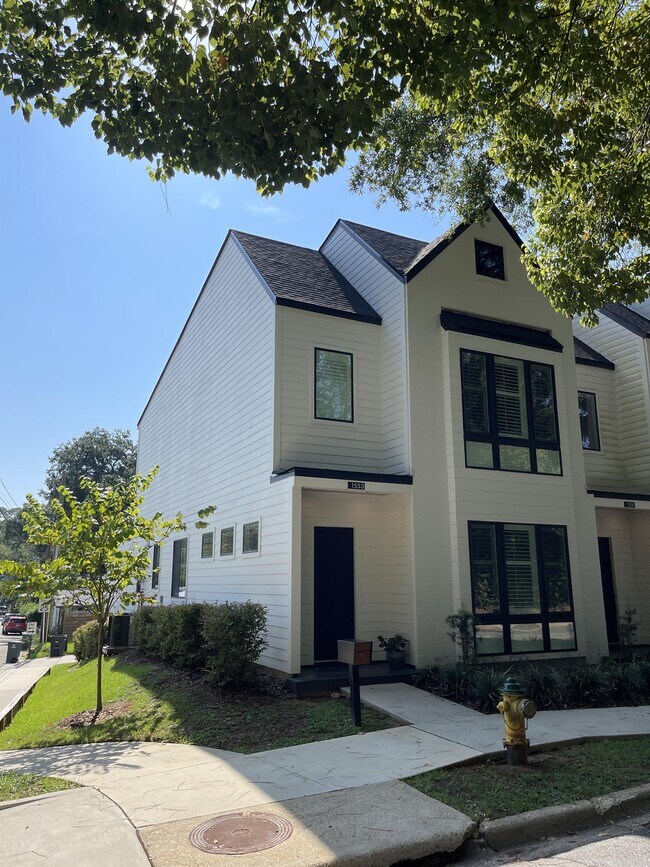 Building Photo - 1553 Pine St