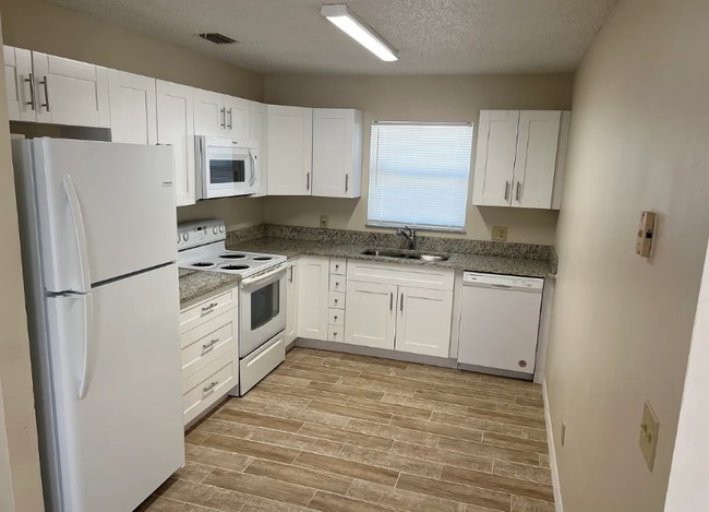 Building Photo - 500 37th Ave