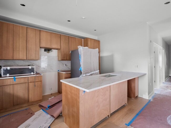 Building Photo - 206 Byron St