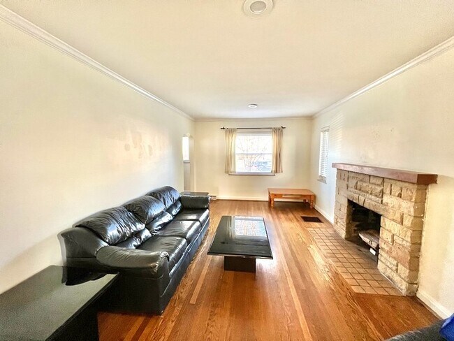 Building Photo - Up to 4 bedrooms in this Silverton Home!