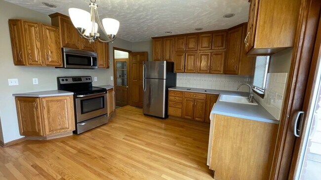Building Photo - 4711 S 45th St