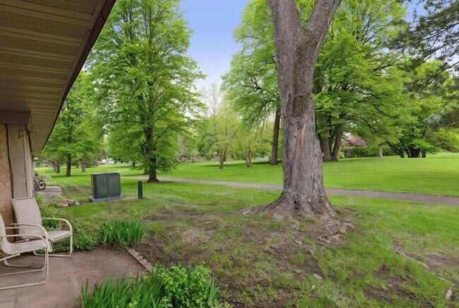 Building Photo - 935 11th Ave S