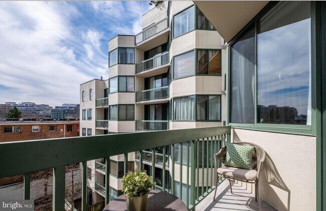 Foto del edificio - 955 26th St NW