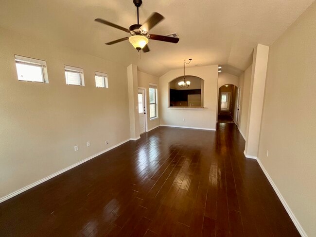 Building Photo - 606 Creekside Cir