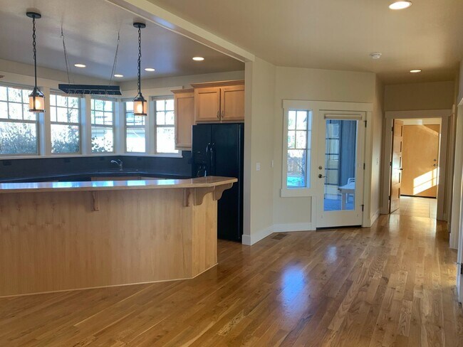 Building Photo - Beautiful home in NWX!  Fenced in spacious...