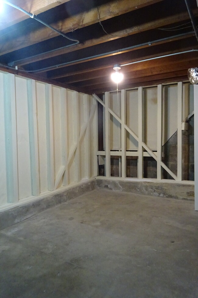 Building Photo - 2187 16th Ave