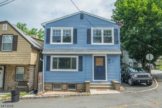 Building Photo - 37 Embury Pl