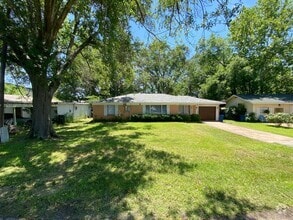 Building Photo - 114 S Hearon Dr