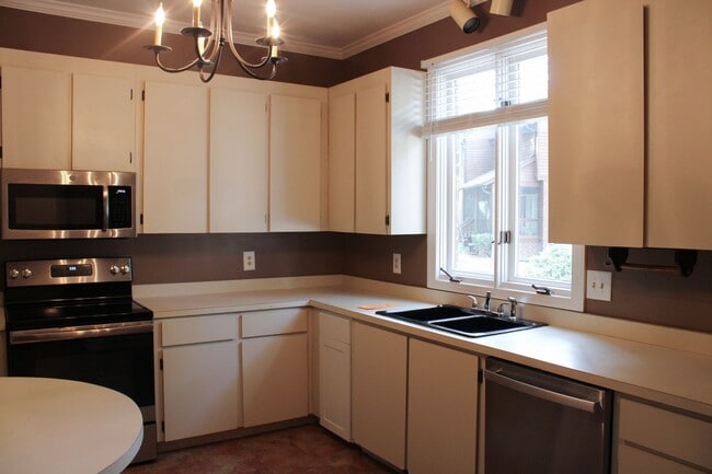 Foto del edificio - 1311 Forest Hills Rd NW
