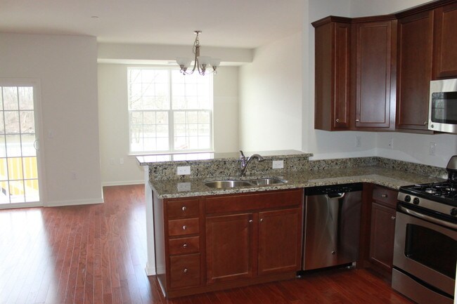 Foto del edificio - 502 Waterview Ct
