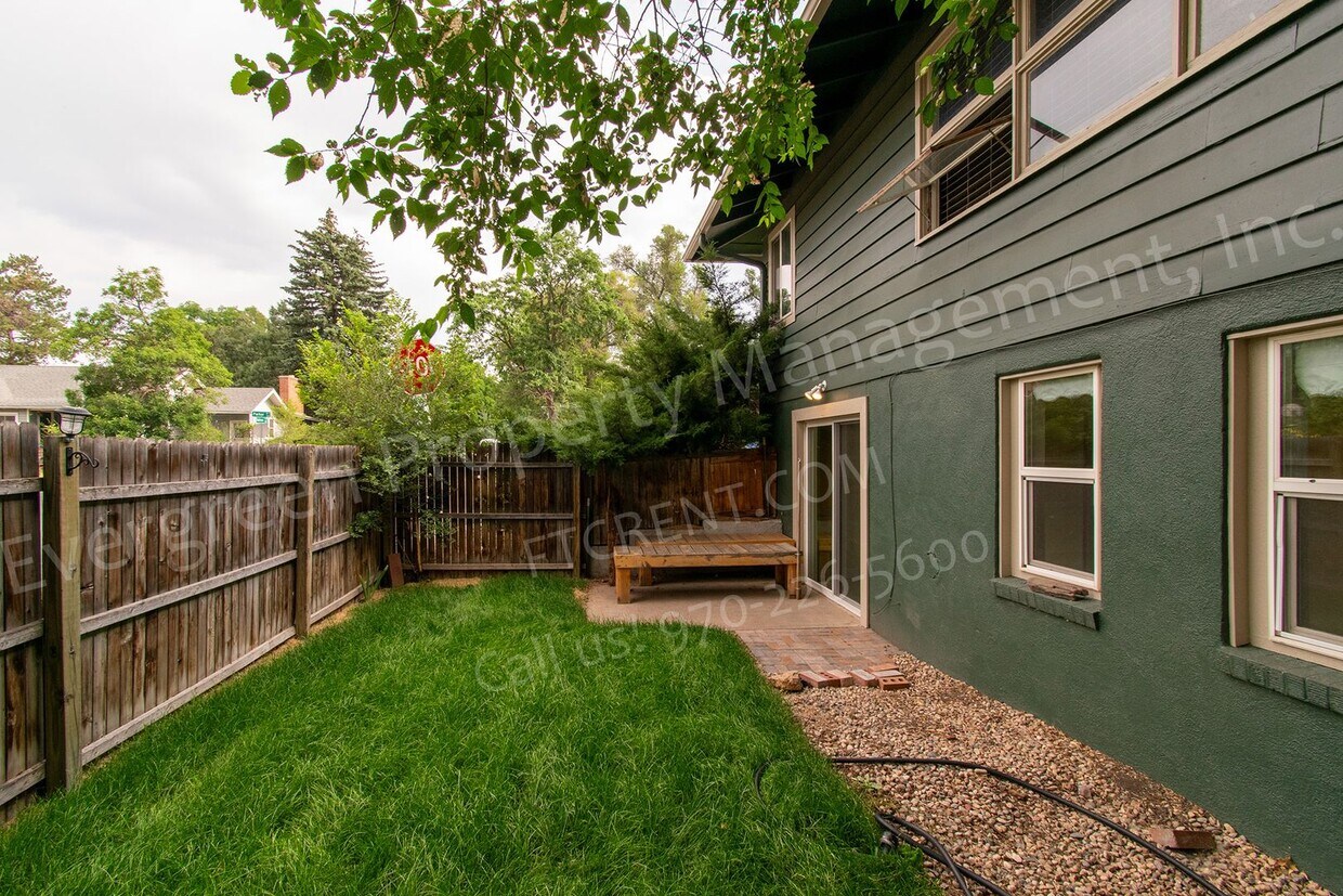 Primary Photo - Updated 2 bedroom apartment in central For...