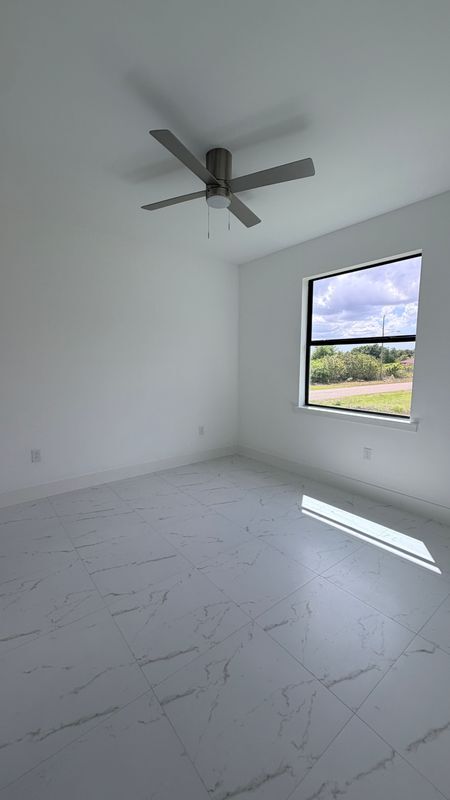 Foto del edificio - 498 Loretta Ave S